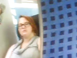 Hun fortalte meg å onanere, tog for å se meg, se på porno modne store pupper