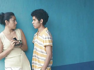 Moden alder kvinne og en ung gutt som er veldig hot sex scene hot bulgarske