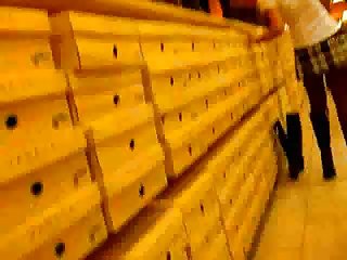 Uten culotte dans le butikk de boots under skjørt med nr. porno video unge skjønnheter